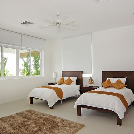 Nai Harn Villa Alangkarn Andaman 5 Bed Infinity Pool With Incredible View מראה חיצוני תמונה